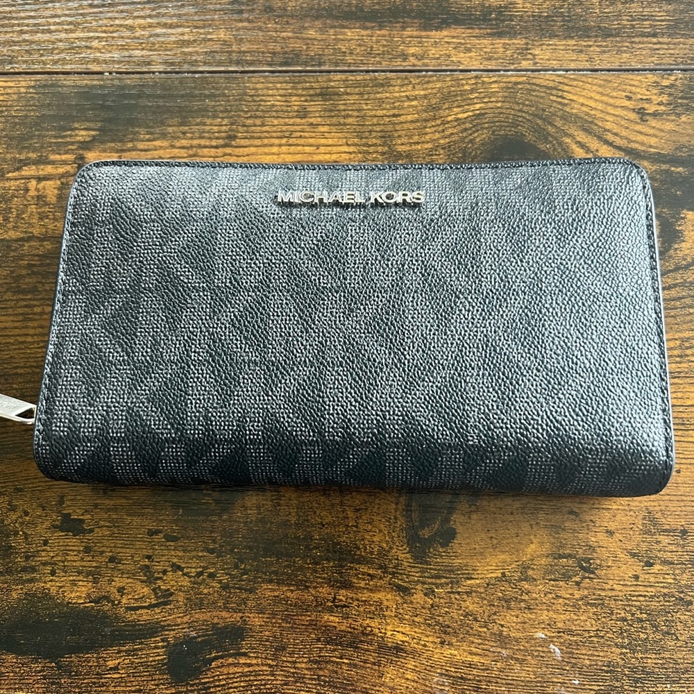Michael Kors Textured Black Zip Wallet